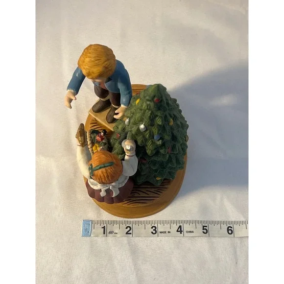 Avon‎ Christmas Memories 1982 Second Edition Figurine Decorating Tree - Picture 7 of 8